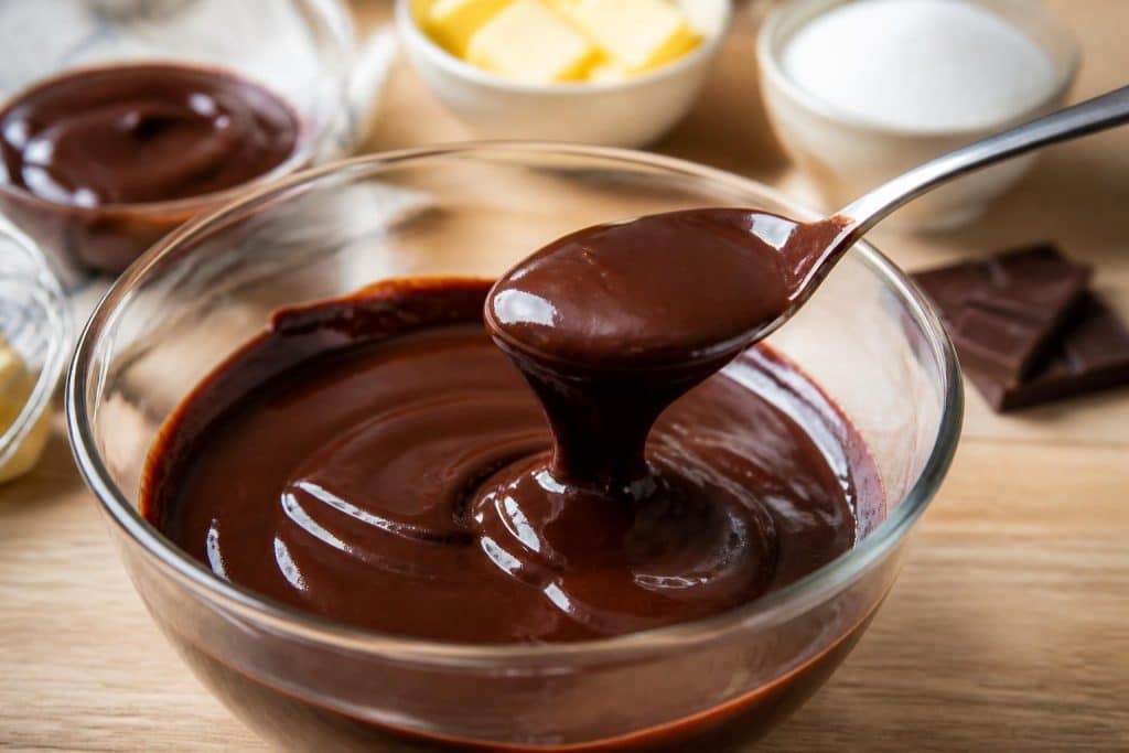 découvrez notre recette rapide et facile de glaçage au chocolat pour des desserts gourmands et parfaitement réussis à chaque fois.